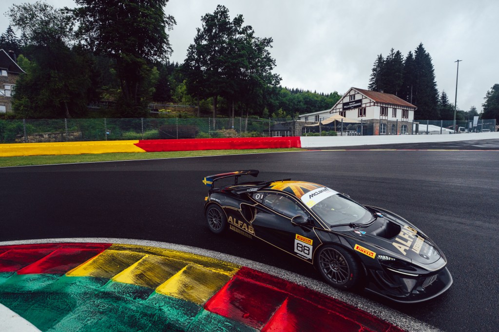 Racehelg på Nürburgring – med Lukas trogna sponsor G&B Fönster vid hans&nbsp;sida